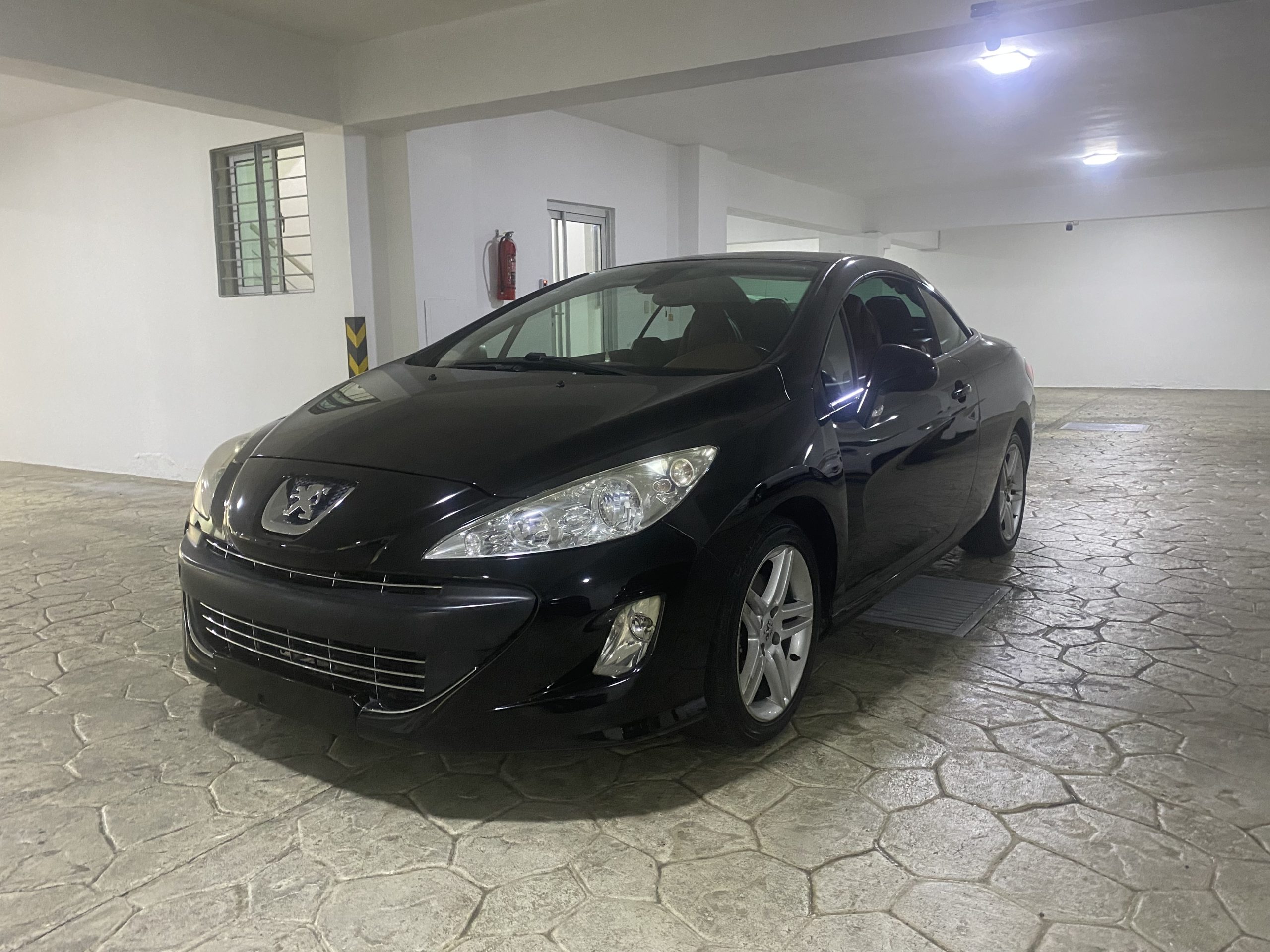 Peugeot 308 CC 2011