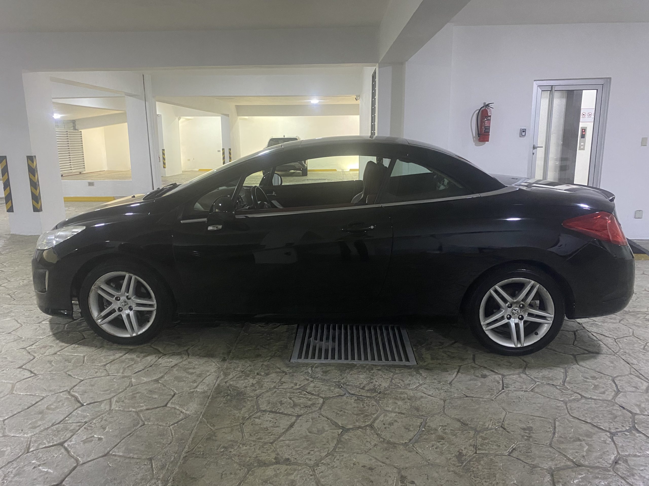 Peugeot 308 CC 2011