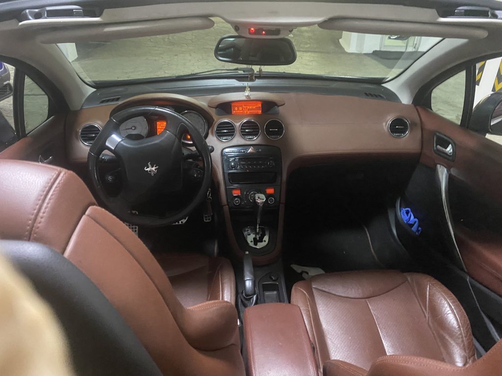 Peugeot 308 CC 2011