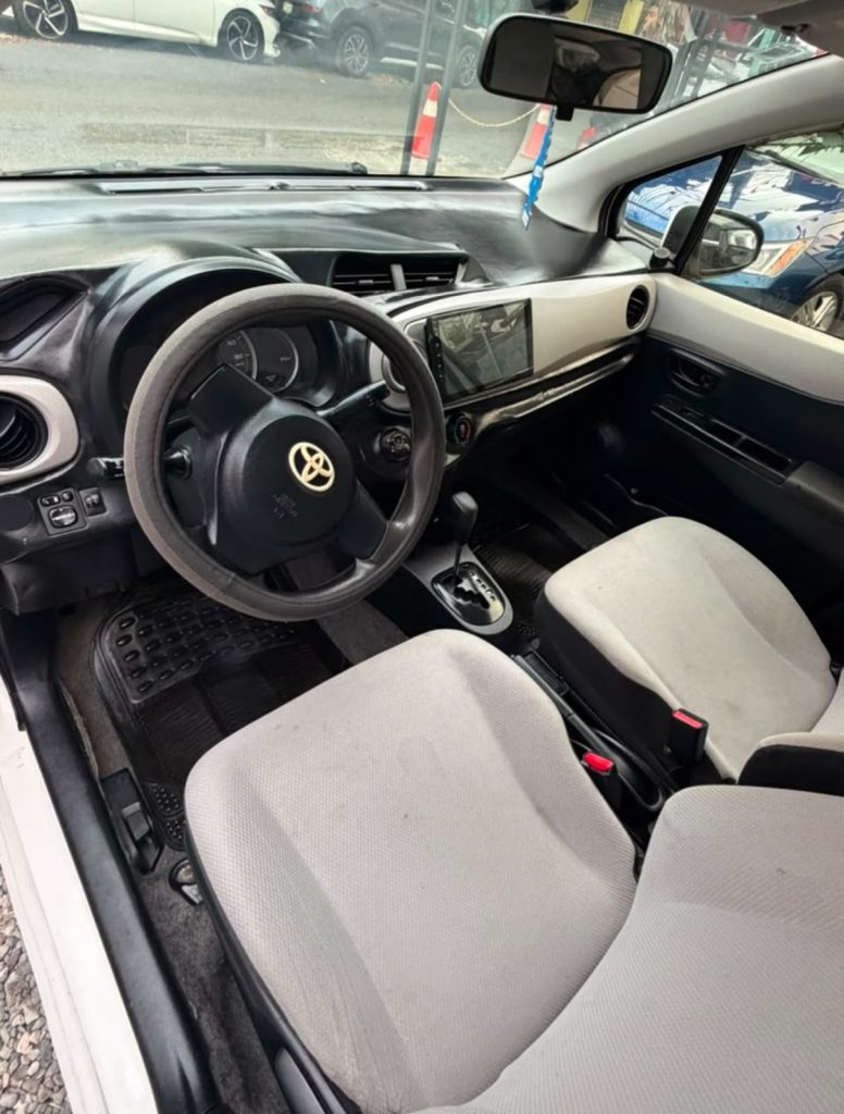 Toyota VITZ 2013