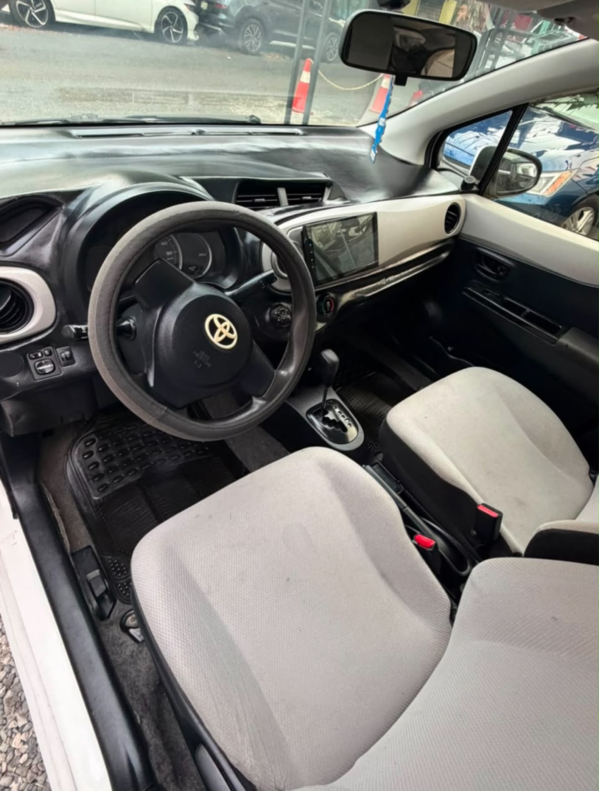 Toyota VITZ 2013