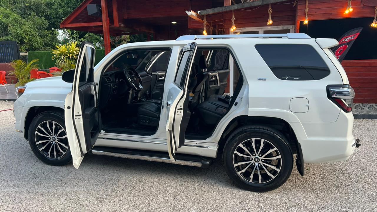 Toyota 4RUNNER 2016