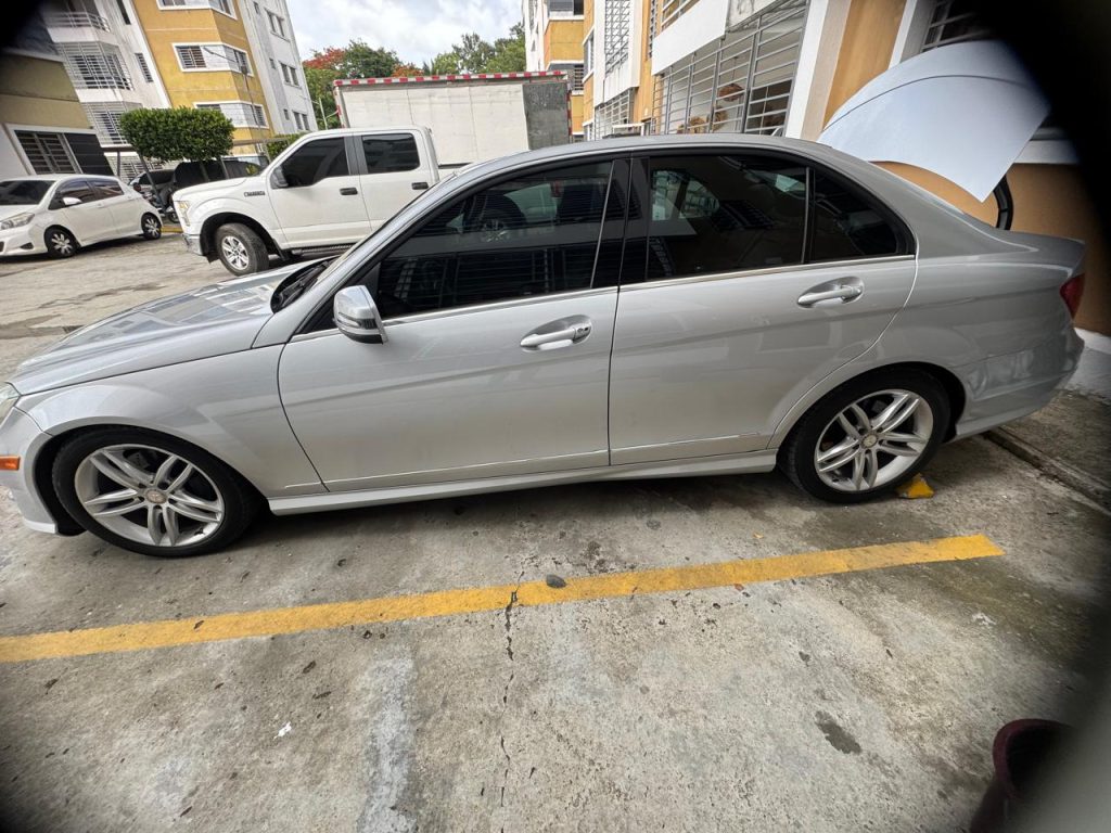 Mercedes-Benz C300 4MATIC 2013